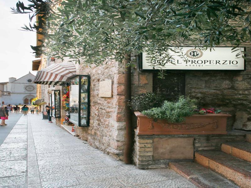 אסיסי Hotel Properzio מראה חיצוני תמונה