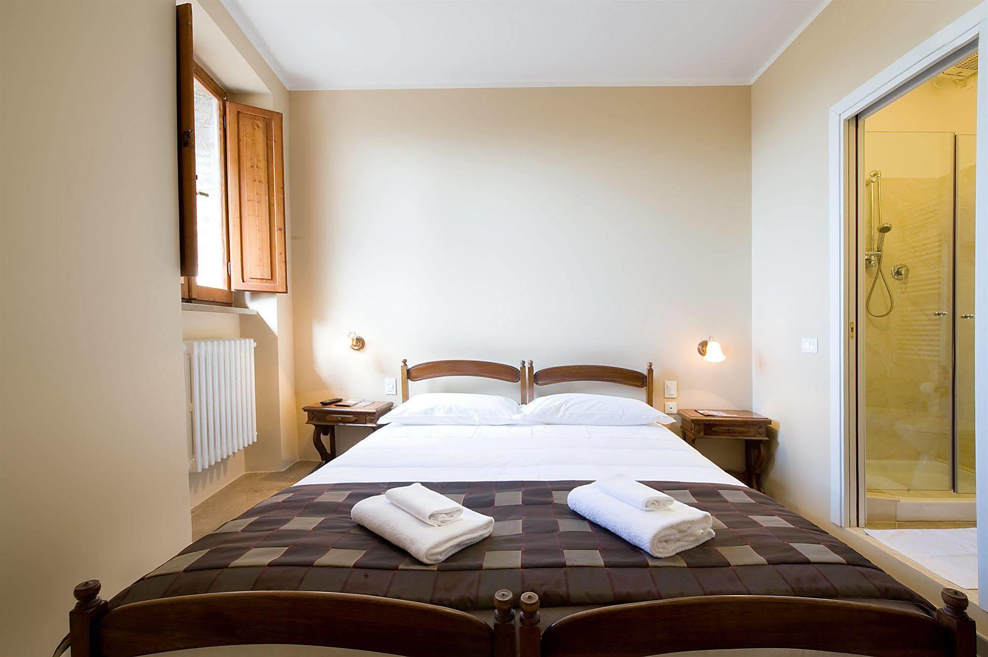 אסיסי Hotel Properzio מראה חיצוני תמונה