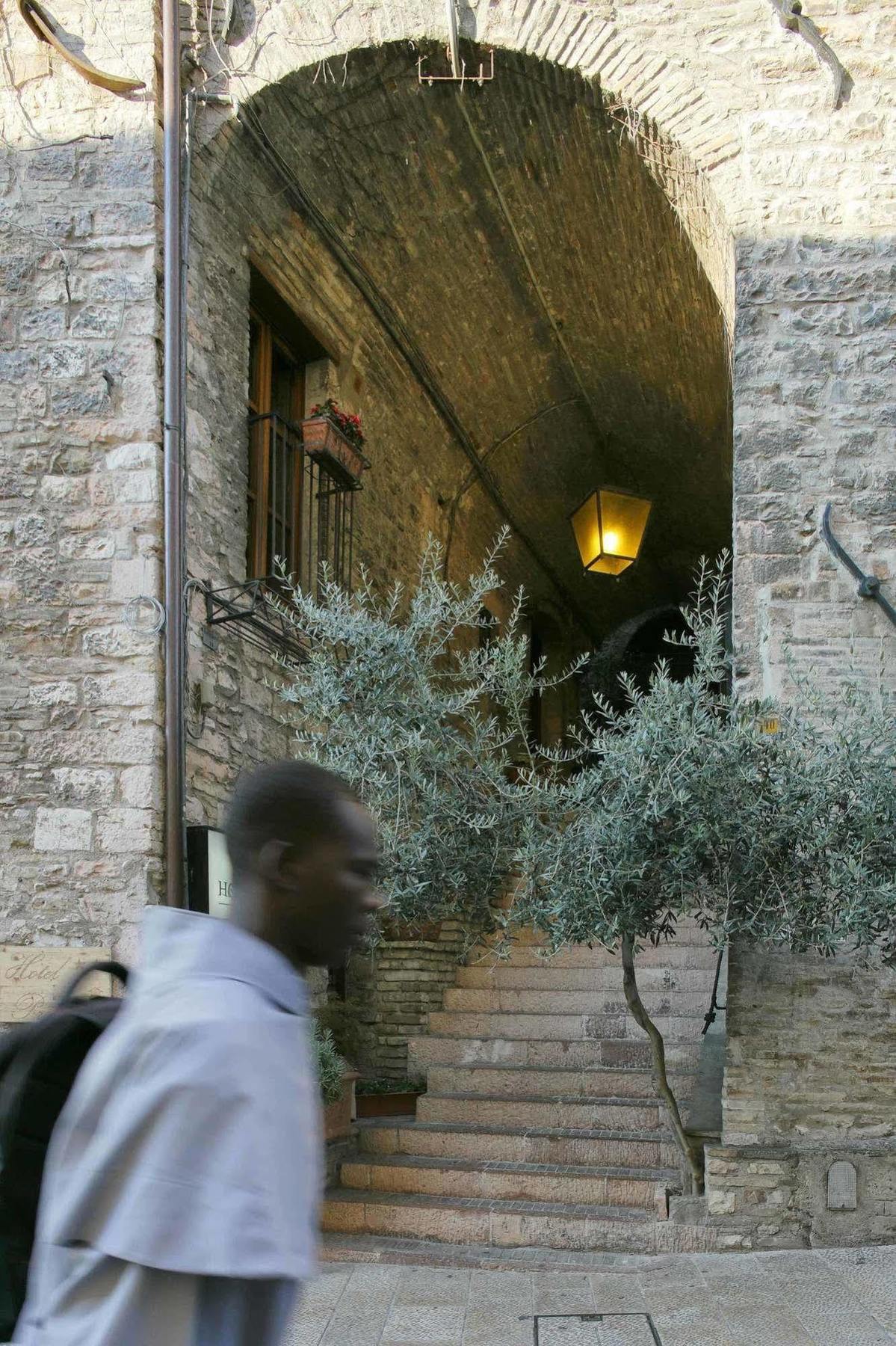אסיסי Hotel Properzio מראה חיצוני תמונה