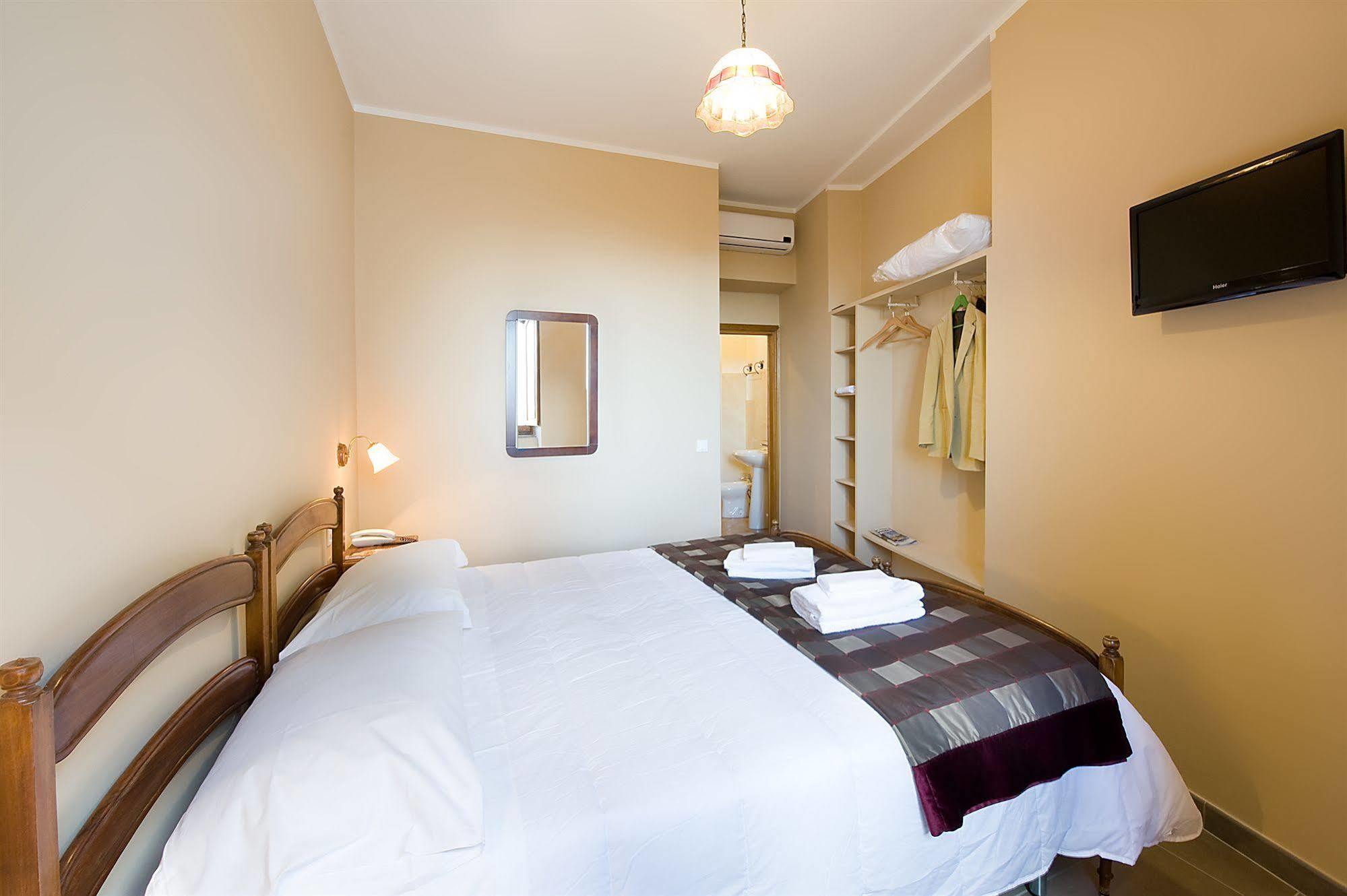אסיסי Hotel Properzio מראה חיצוני תמונה